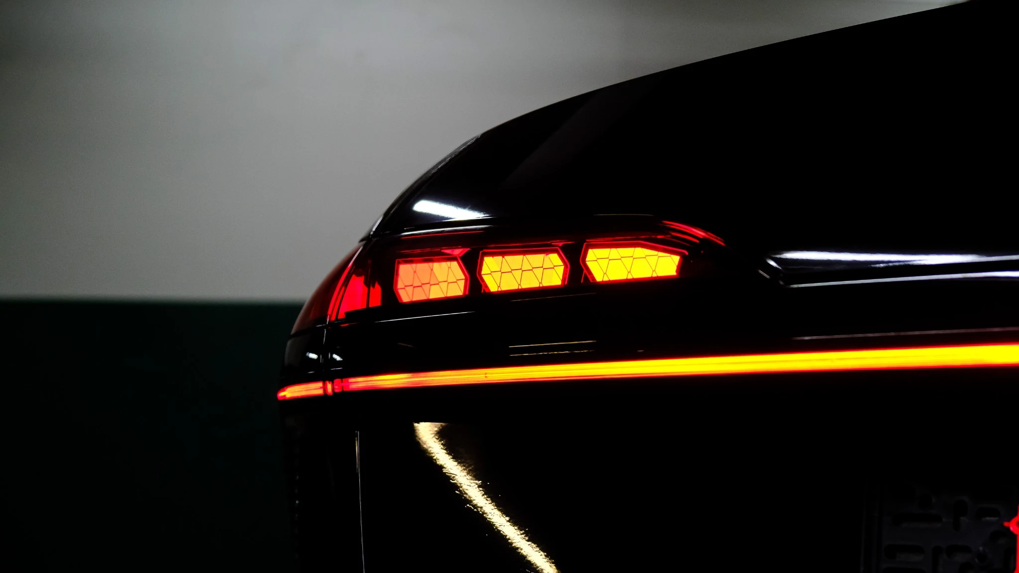 Audi A6 arka LED far detayı